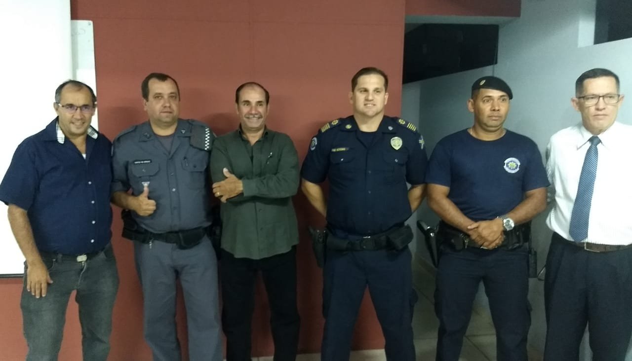 Presidente da ACIJ Joo, Comandante Norder, secretrio Renato; comandante da Polcia Municipal, Paulo Cesar, inspetor Gonalves e presidente do Conseg, Juvenil na reunio (Foto Jornal Digital do Brasil)