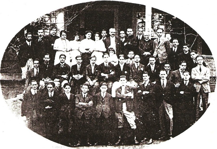 Mário de Andrade durante visita na Fazenda da Barra no ano de 1920 