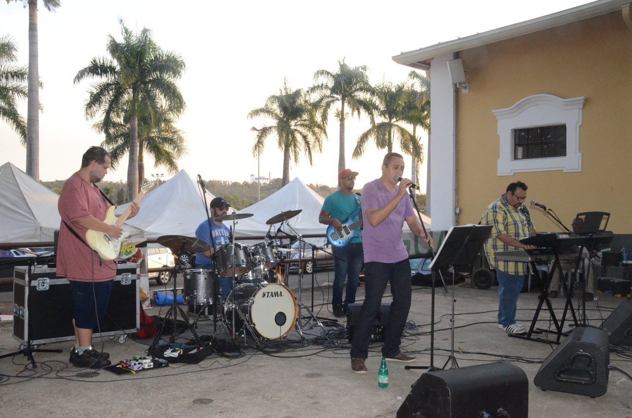 So cinco vagas para as apresentaes no festival no domingo