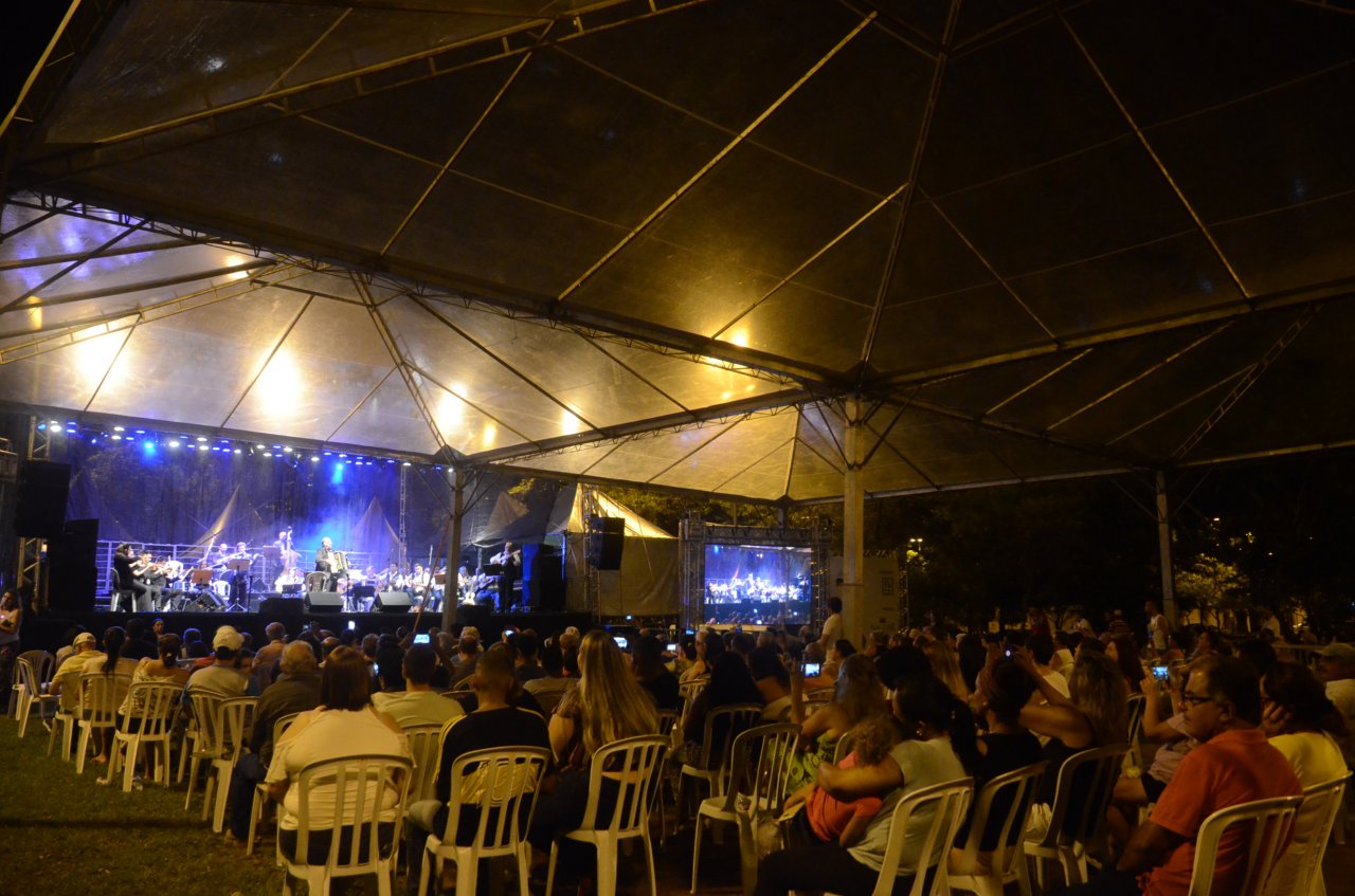 Na primeira edio pblico acompanhou atento a apresentao