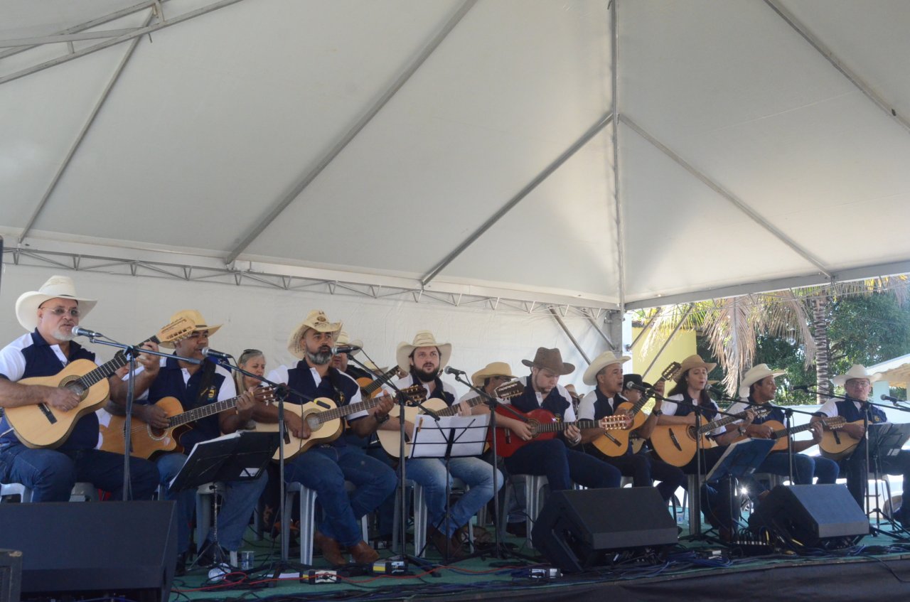 Orquestra Violeiros do Jaguary mantm a tradio da viola (Fotos de Gislaine Mathias)