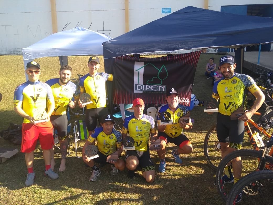 Equipe comemorou a conquista de pdios na competio
