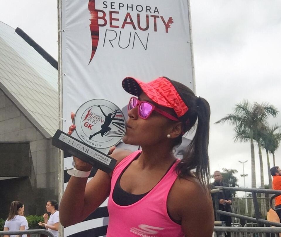 Marina comemora a conquista de mais um trofu para a sua coleo