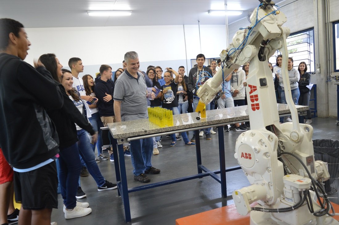 Feira de Profisses atraiu a ateno de alunos de ensino mdio