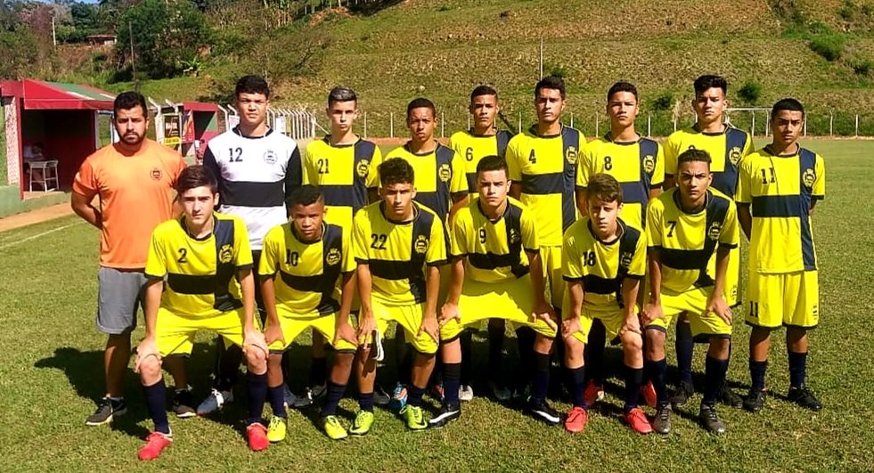 Equipe do futebol masculino entra em campo neste domingo na disputa pelo ttulo