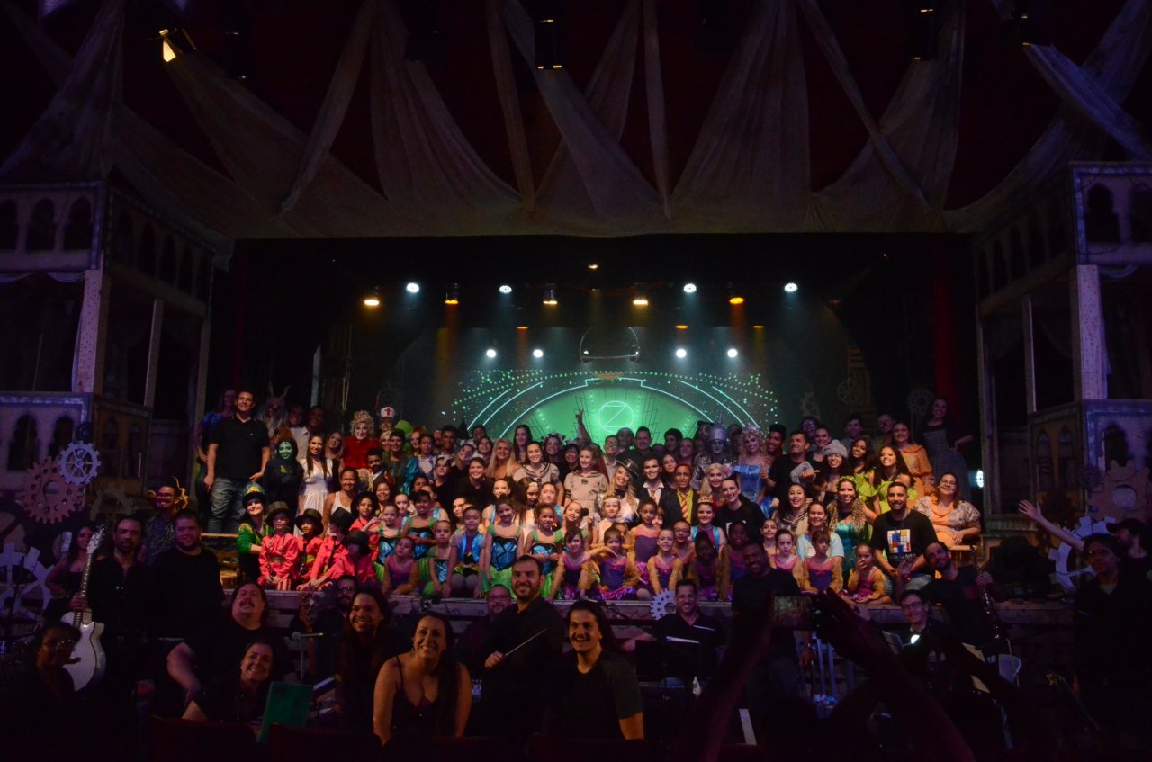 Espetculo contou no elenco com alunos da Escola das Artes e atores convidados