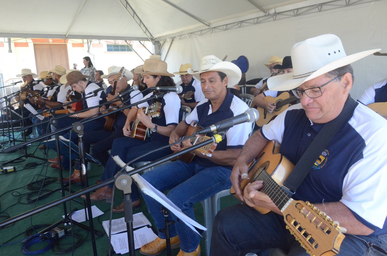 Orquestra Violeiros do Jaguary se apresenta na manh deste domingo