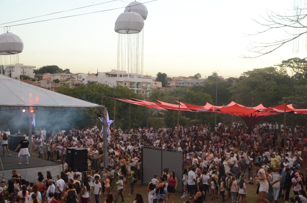 Festa das cores agita o pblico jovem em Jaguarina