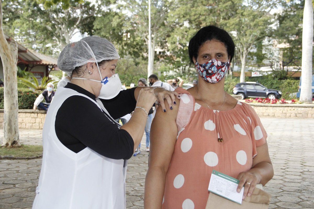 Novo grupo comea ser vacinado no Parque Santa Maria (Foto Ivair Oliveira) 