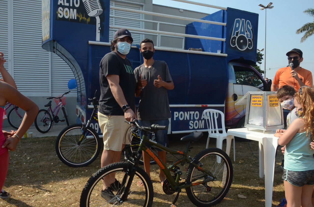 Wendell foi o ganhador da segunda bicicleta sorteada (Foto Gislaine Mathias)