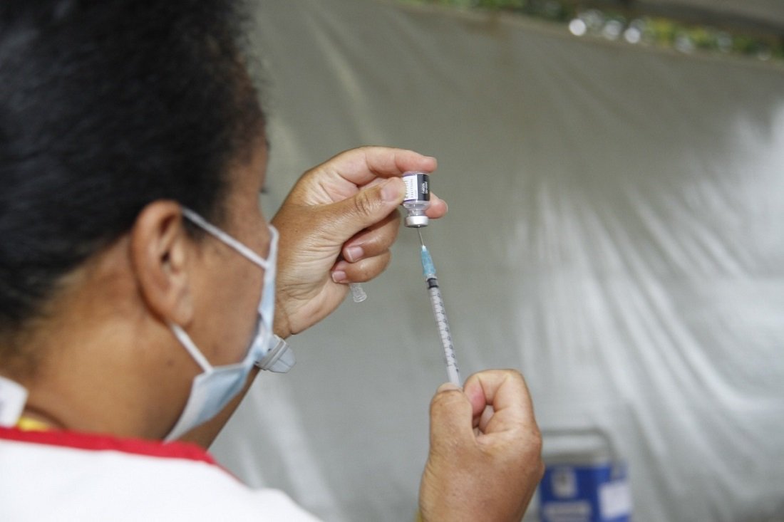 População pode se vacinar contra a Covid durante a semana (Foto Ivair Oliveira)