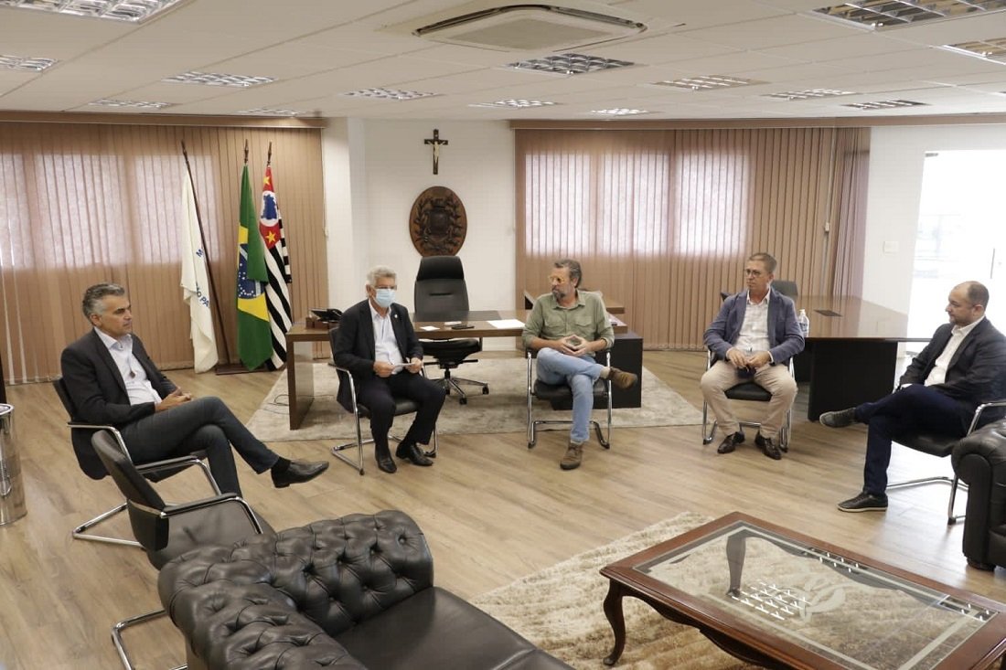 Reunio com autoridades para definio dos leitos de UTI (Foto Samuel Oliveira)