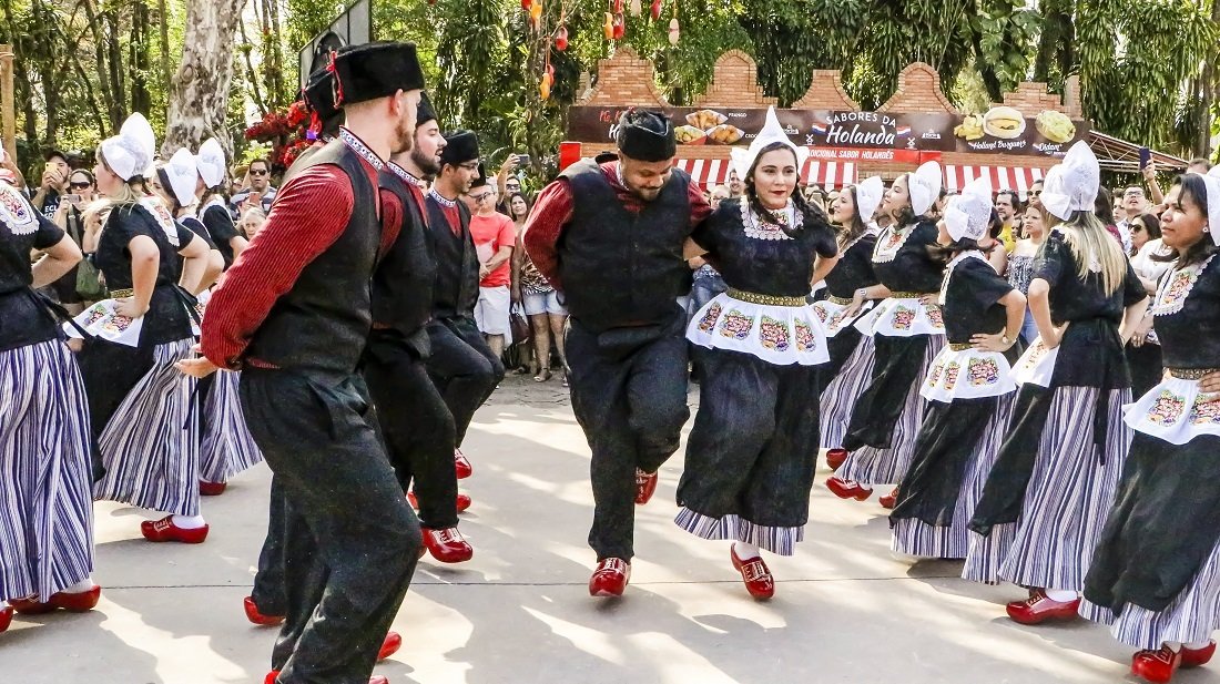 Danças típicas são atrações da festa