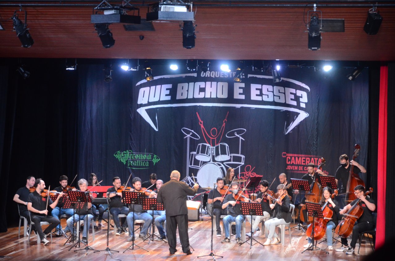 Orquestra foi bastante aplaudida pelo público com um repertório voltado para os sucessos do rock (Foto Gislaine Mathias)