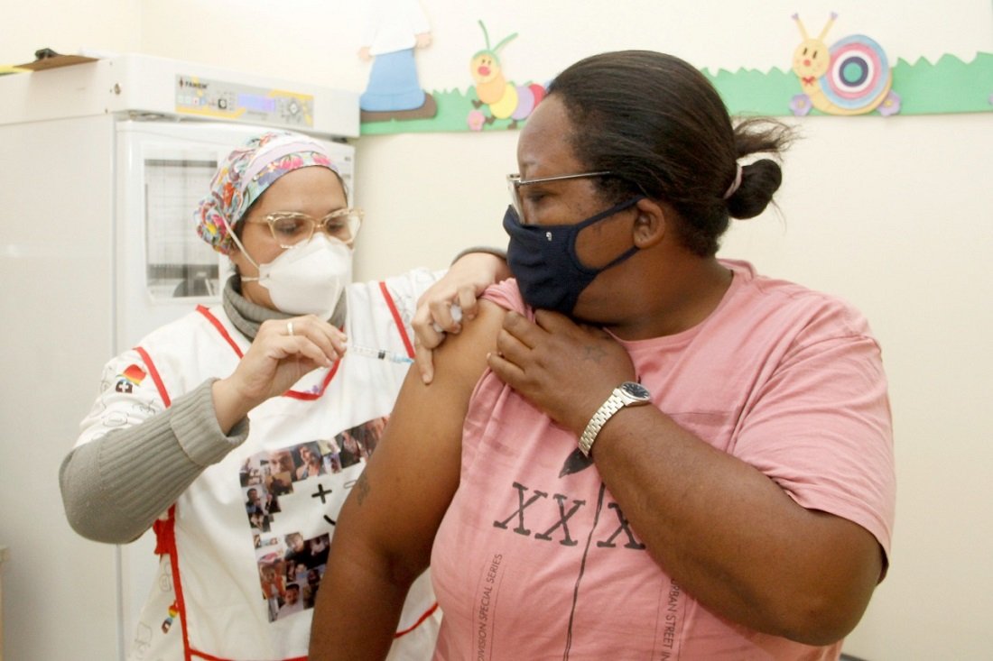 Vacinação acontece nas Unidades de Saúde que possuem salas de vacina