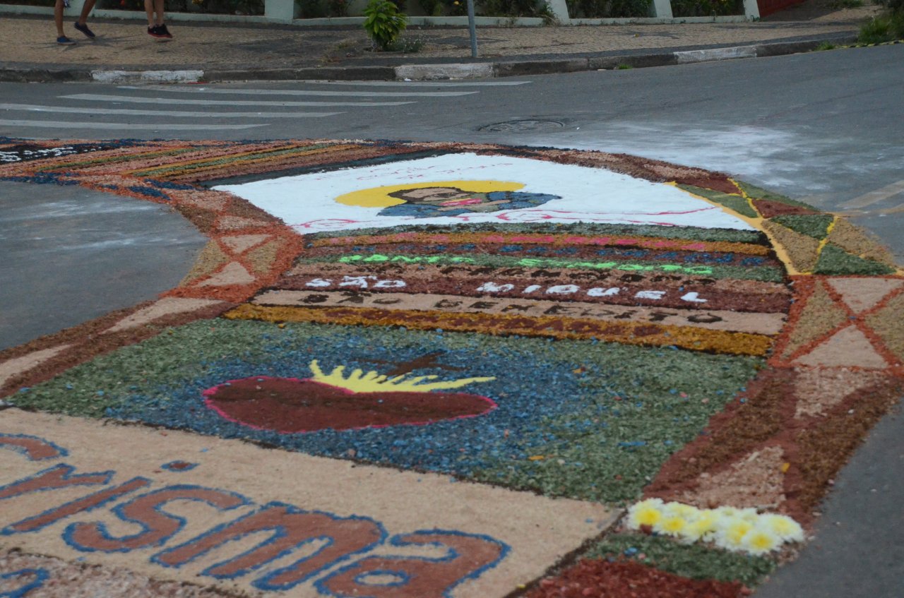 Tradição de confecção do tapete será mantida em Jaguariúna neste ano (Foto Gislaine Mathias)