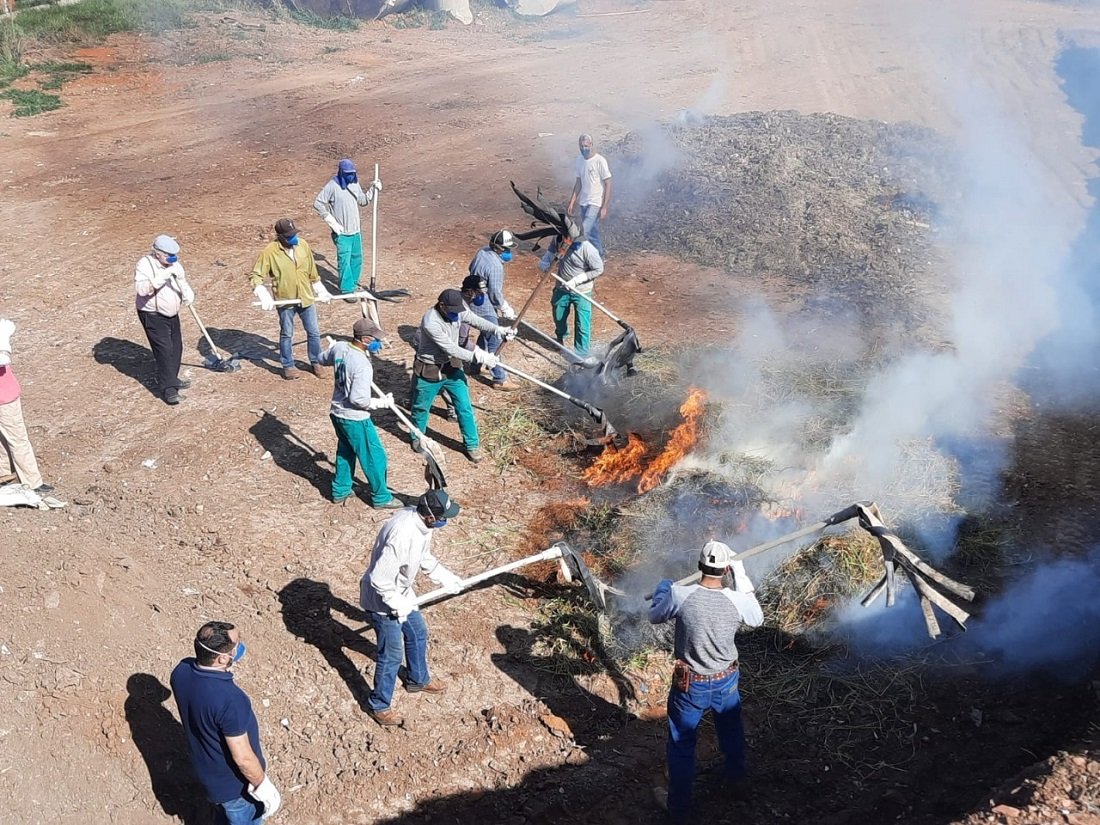 Produtores rurais participam de aula prática de combate ao fogo