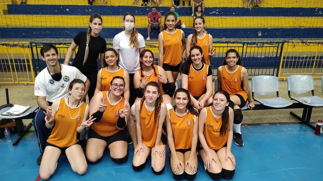 Equipe Sub 17 melhora desempenho em quadra