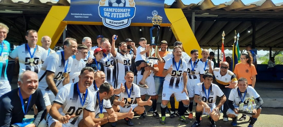 Jogadores comemoram a conquista do título