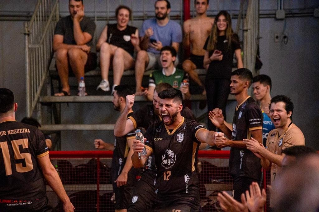 Jogadores comemoram a vaga na final da competição