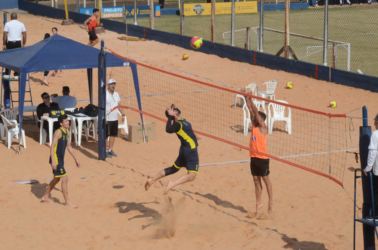 Vôlei de Praia volta a agitar a areia do Centro de Lazer