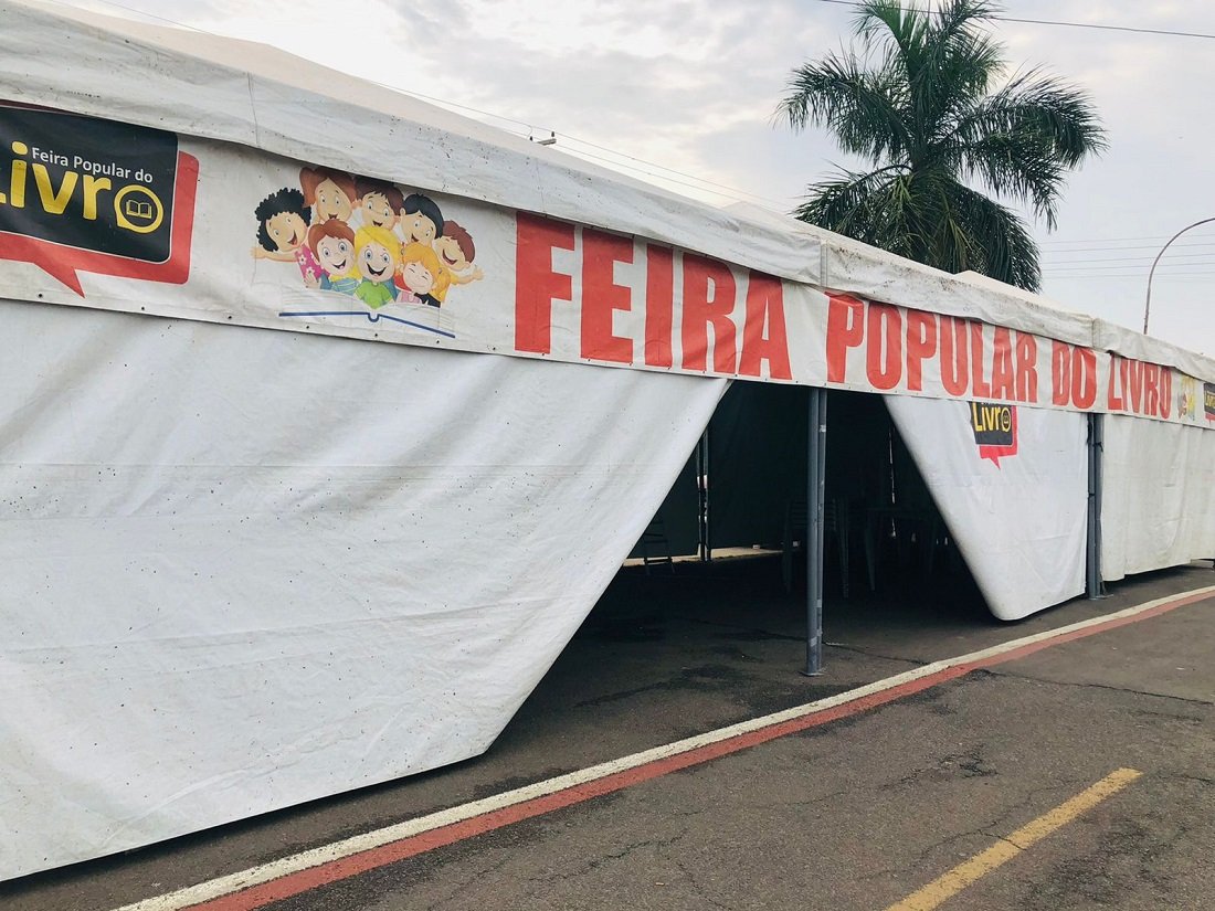 Estrutura para a feira foi montada na quarta-feira, um dia antes, de incio da feira