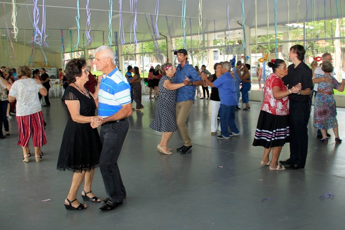 Baile movimenta a tarde desta quinta 