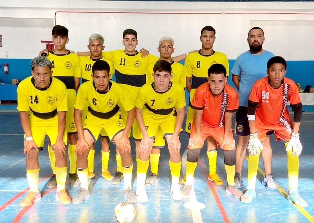 Futsal Sub 16 ficou com o troféu de vice-campeão 