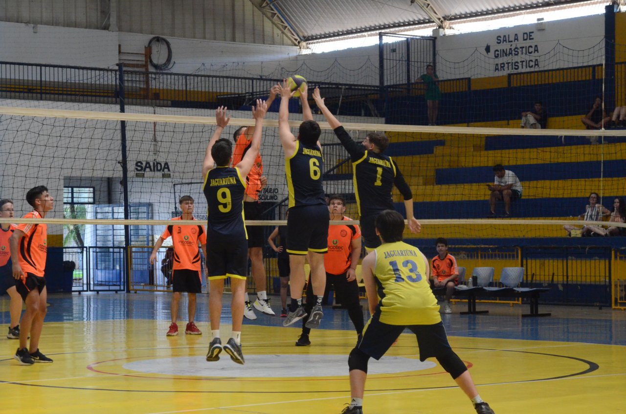 Jaguariúna venceu num jogo emocionante Holambra e chegou na final (Foto Gislaine Mathias)