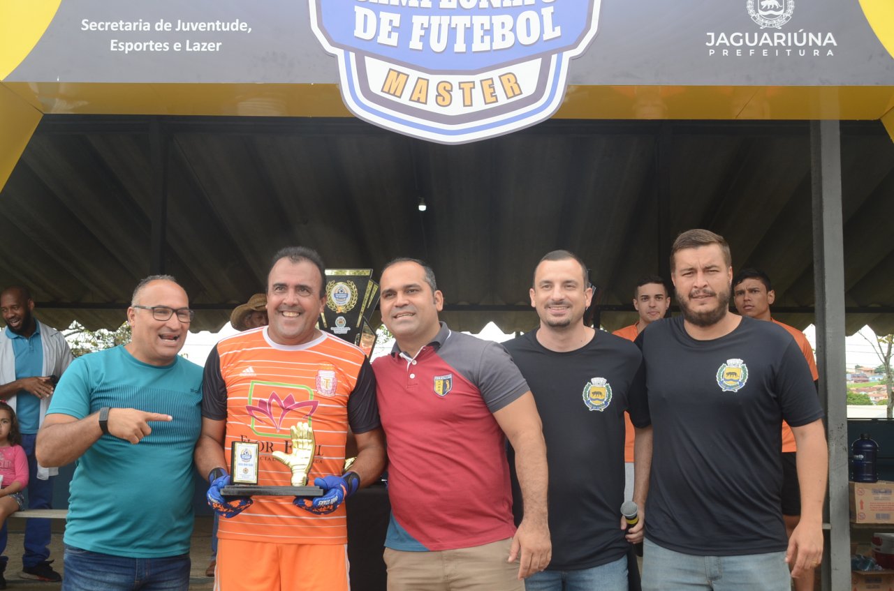 Fuska comemorou o trofu de goleiro menos vazado do Master (Foto Gislaine Mathias)