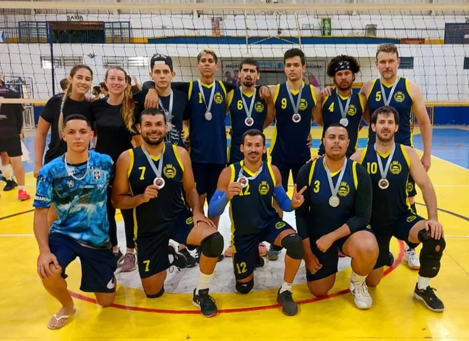 Equipe de Jaguariúna recebe medalhas pela segunda colocação