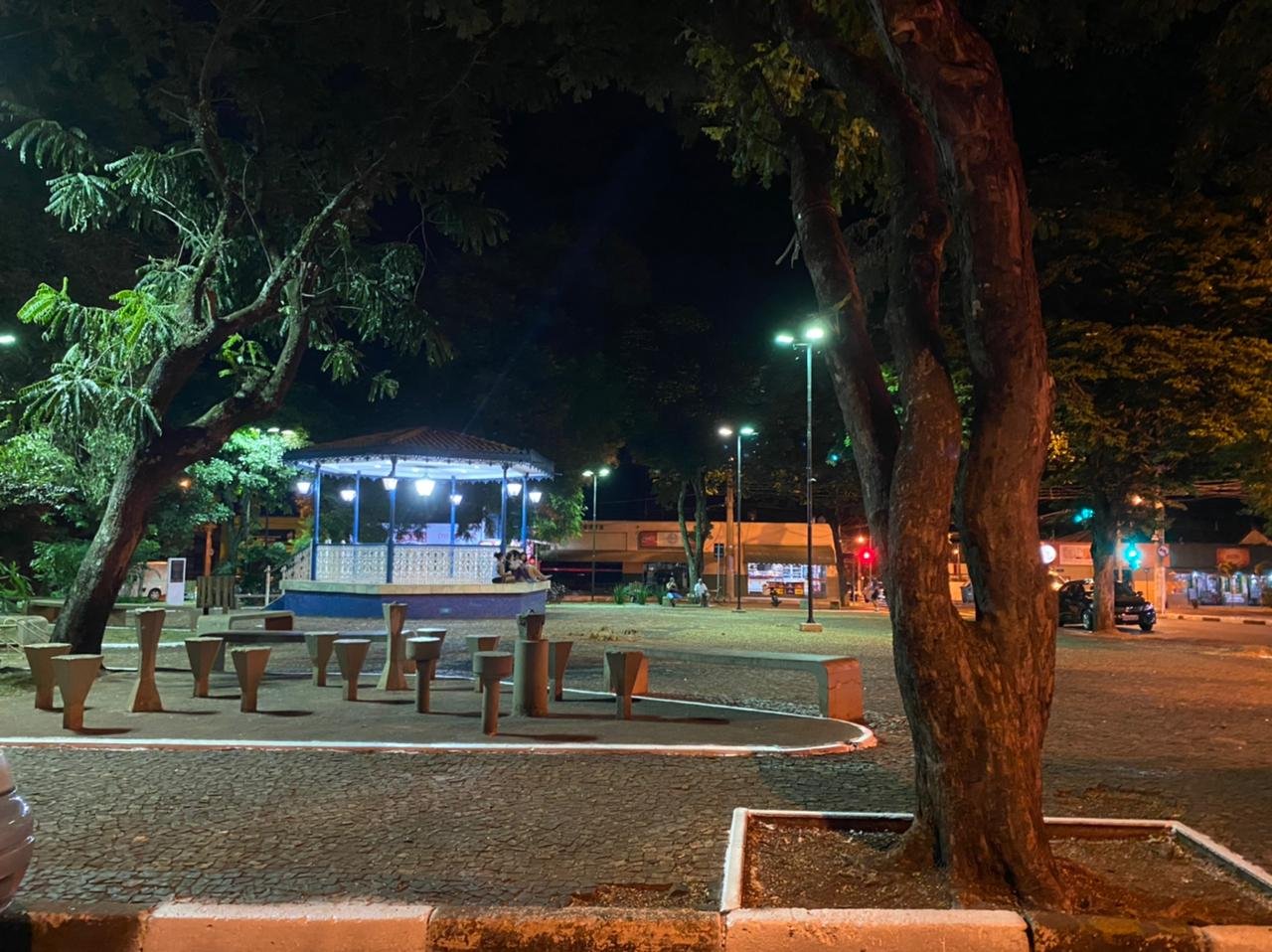 Praça do Coreto recebe telão para o jogo desta segunda-feira