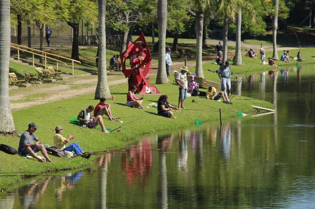 Segunda é dia de pescar no Parque dos Lagos