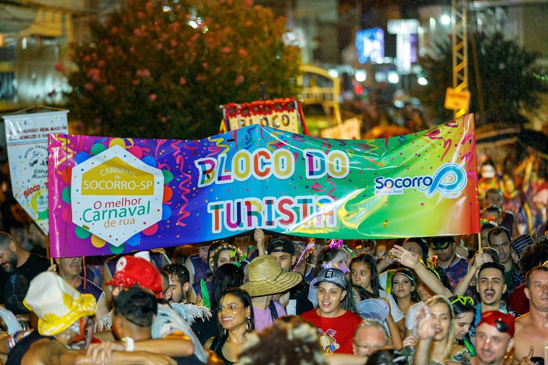 Bloco do Turista  uma das atraes da folia em Socorro