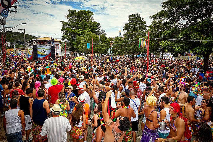 A folia toma conta das cidades do Estado de São Paulo