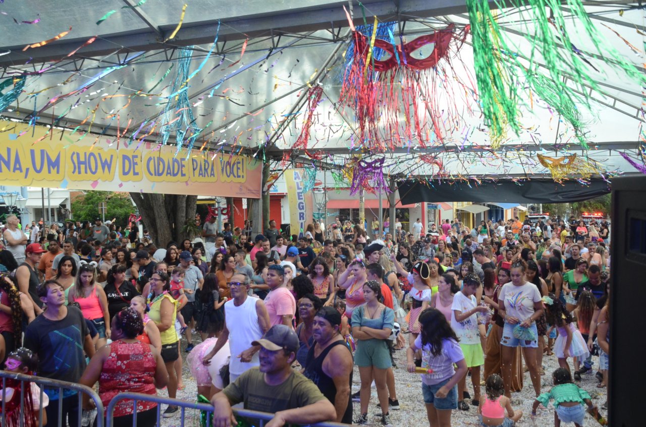 Praça Central recebe dois dias de folia