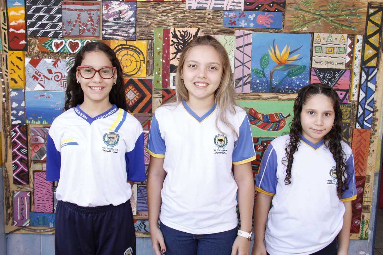 As alunas Maria Letícia, Anna Clara e Alice são as vencedoras do concurso (Foto Ivair de Oliveira).