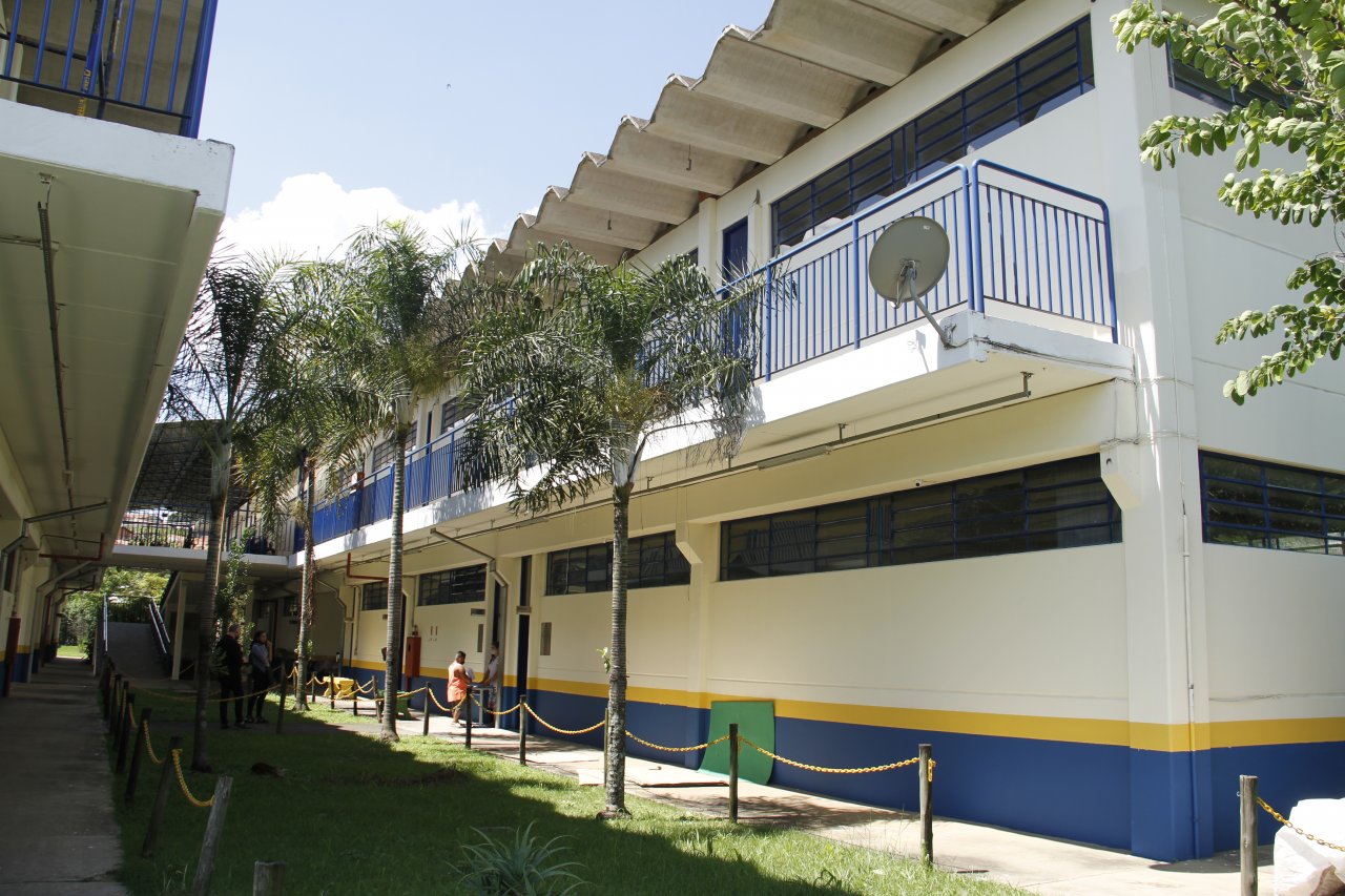 Escolas municipais são dedetizadas (Foto Ivair de Oliveira)