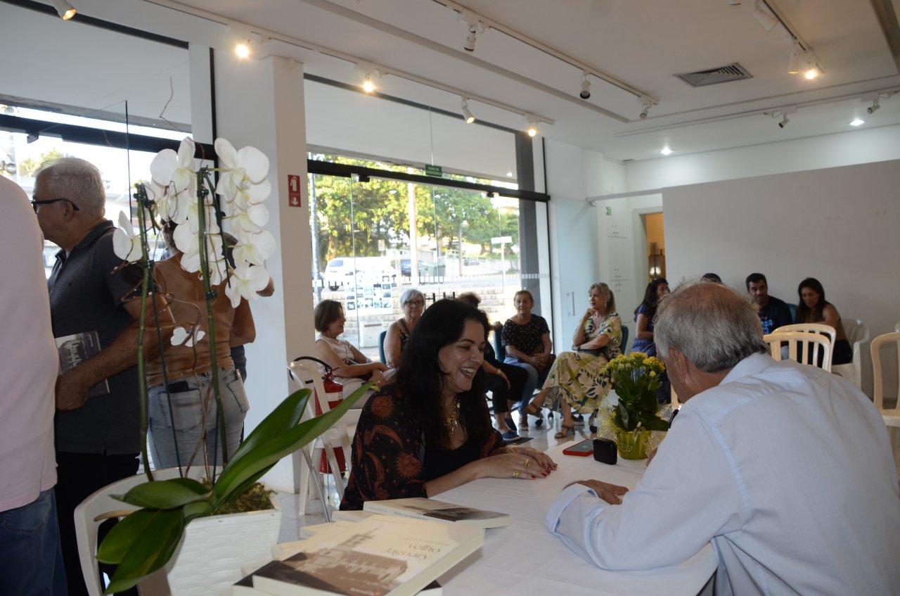 Tomaz recebeu amigos, parentes e autoridades (Foto Gislaine Mathias)