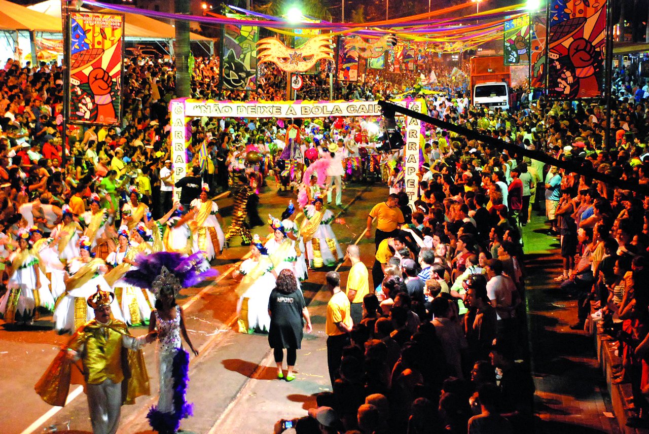 Desfile de blocos no Carnaval de antigamente em Jaguariúna (Foto Gislaine Mathias)