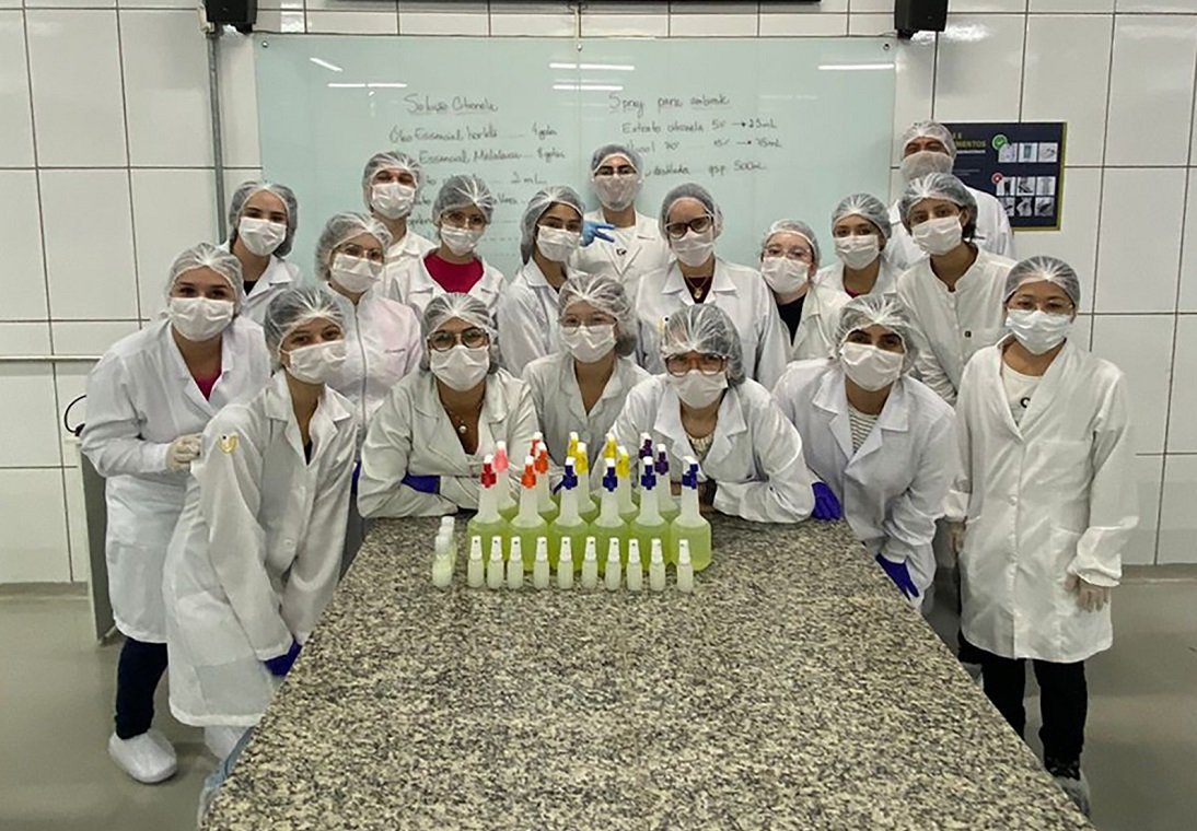 Equipe de farmácia da UniFAJ (Foto divulgação)