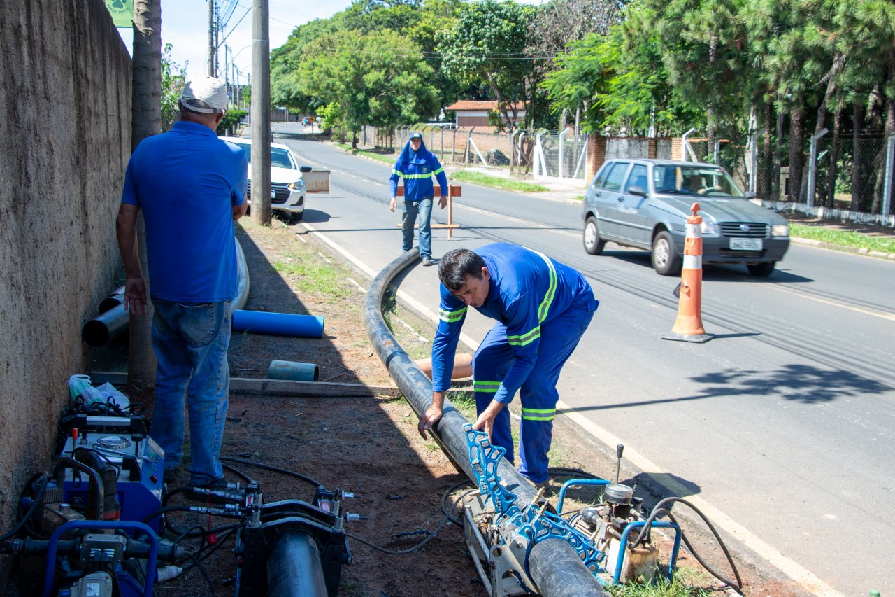 Obra, na Rua Maranho, interligar a Estao de Tratamento de gua (ETA) at o reservatrio de gua do Jardim dos Ips (Foto Thiago Carvalho) 