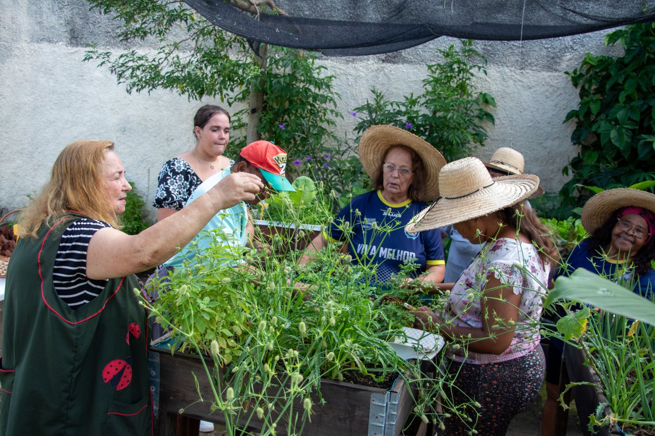 Unidade conta com a oficina de horticultura, um espao de dilogo, troca de vivncias culturais e fortalecimento de vnculos sociais (Foto Thiago Carvalho)