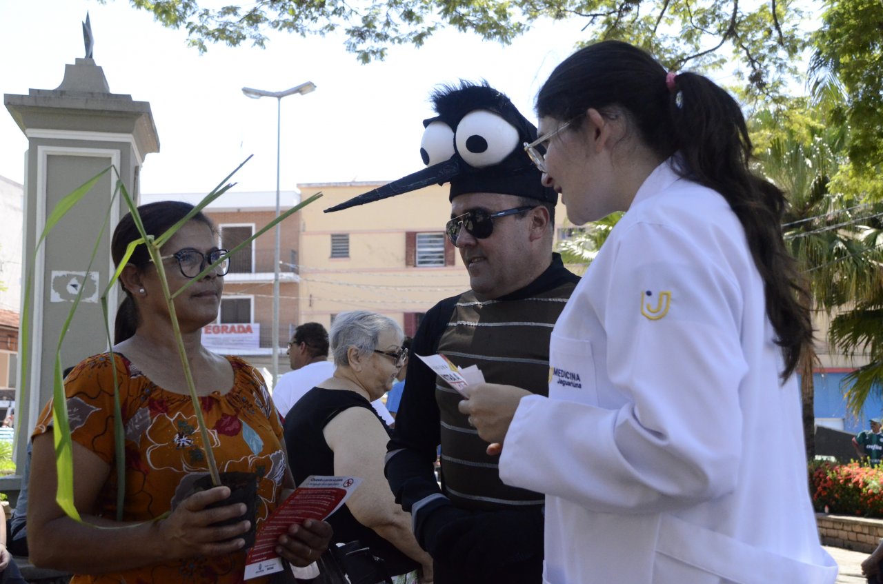 Ao teve a proposta de conscientizar as pessoas sobre a importncia de combater o mosquito (Foto Gislaine Mathias)