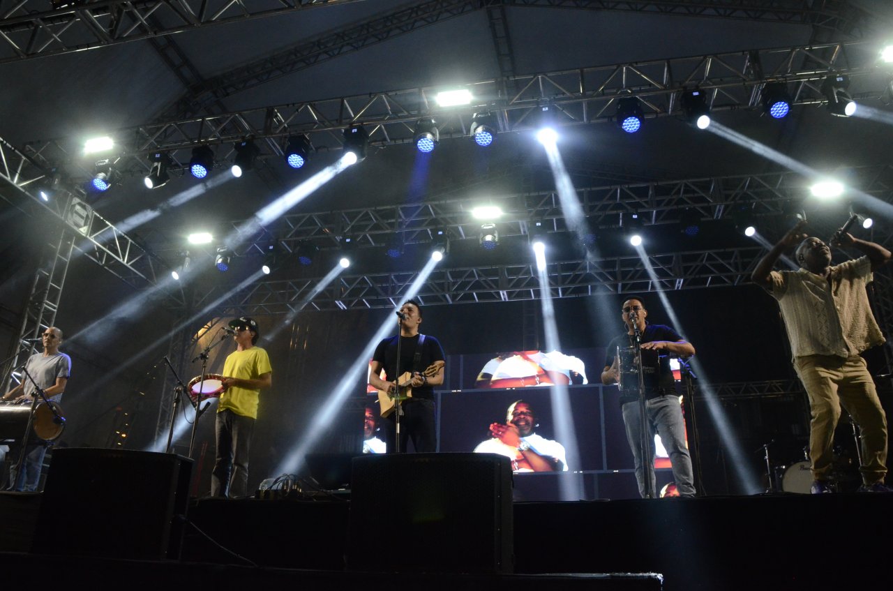 Art Popular cantou os grandes sucessos da carreira (Foto Gislaine Mathias)