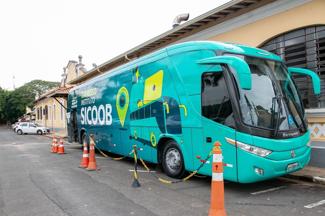 nibus est estacionado no Centro Cultural (Foto Thiago Carvalho)
