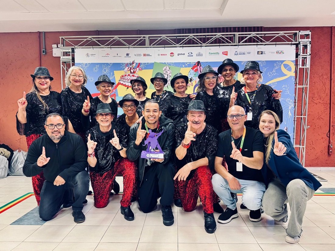 Grupo campeão em Joinville (Foto Raphael Luna)