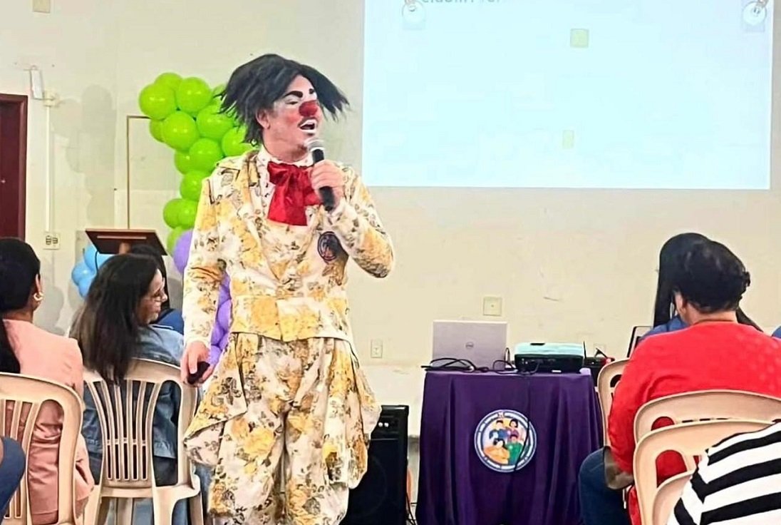 Loukinho convida o público a pensar sobre as dificuldades da vida moderna e os impactos da pandemia na saúde mental (Foto divulgação)