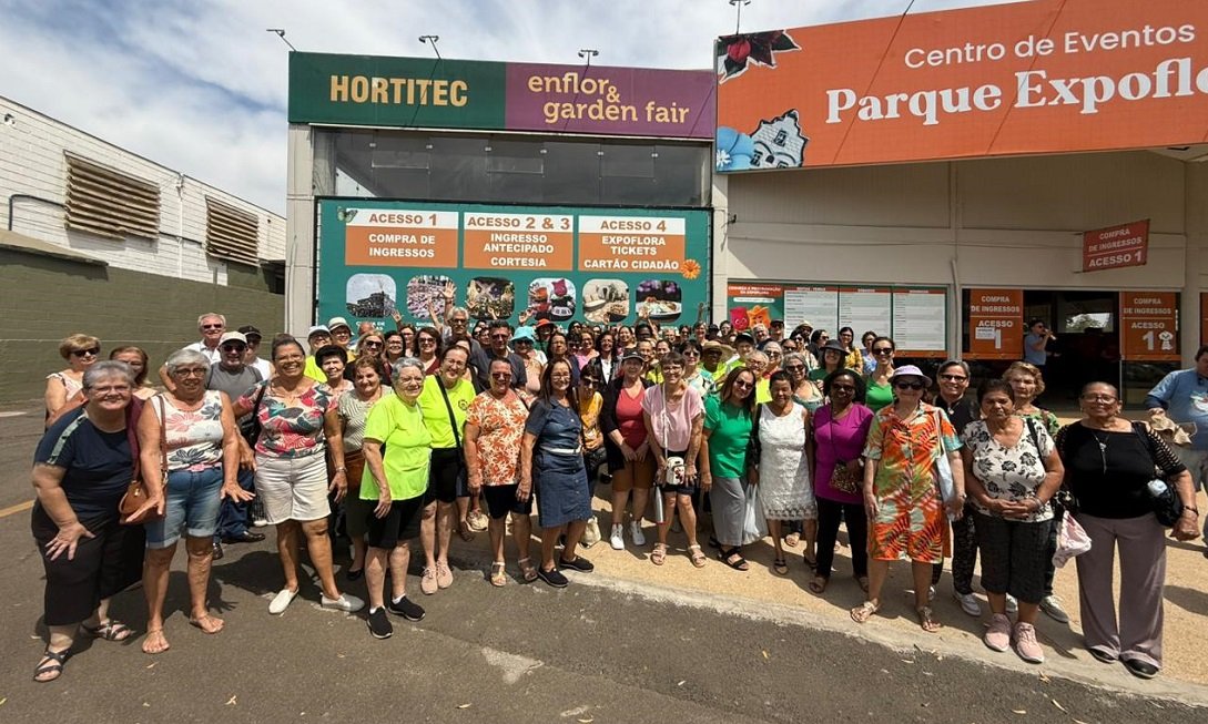 Integrantes de programas de Jaguariúna visitam a Expoflora (Foto divulgação)