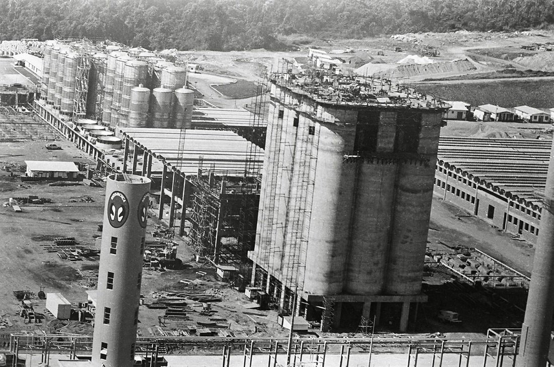 Foto mostra construo da fbrica Antarctica